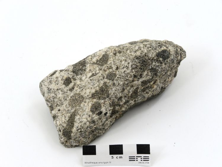 Granite à enclaves de microgabbro Mélange de magmas acides et basiques    Hadbin